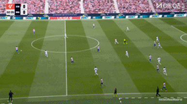 宏源证券 错失良机！索尔洛特大单刀机会犹豫不射，被米利唐在身后奋力解围